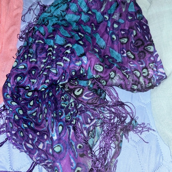 Scarf set LAST CHANCE BEFORE ITS DONATED - Picture 3 of 4